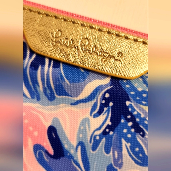 NWOT Lilly Pulitzer ID Holder wallet with keychain. - Picture 6 of 9